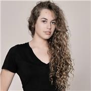 profesora de apoyo especializada para clases presenciales y online